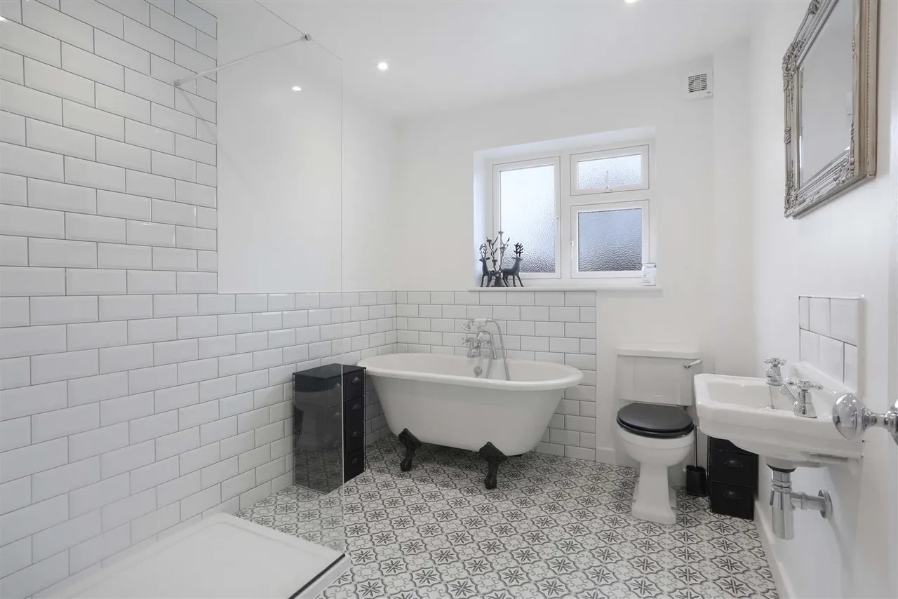 Sandy Lane, Cheam, Surrey, SM2 7NU, photo 9