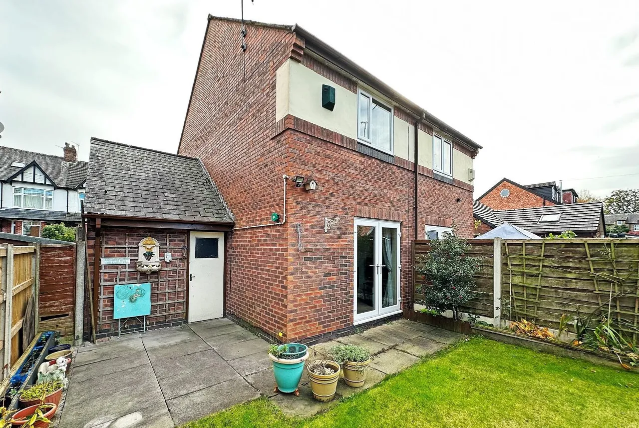 Abbotsford Grove, Timperley, Cheshire WA14 5AZ, photo 15