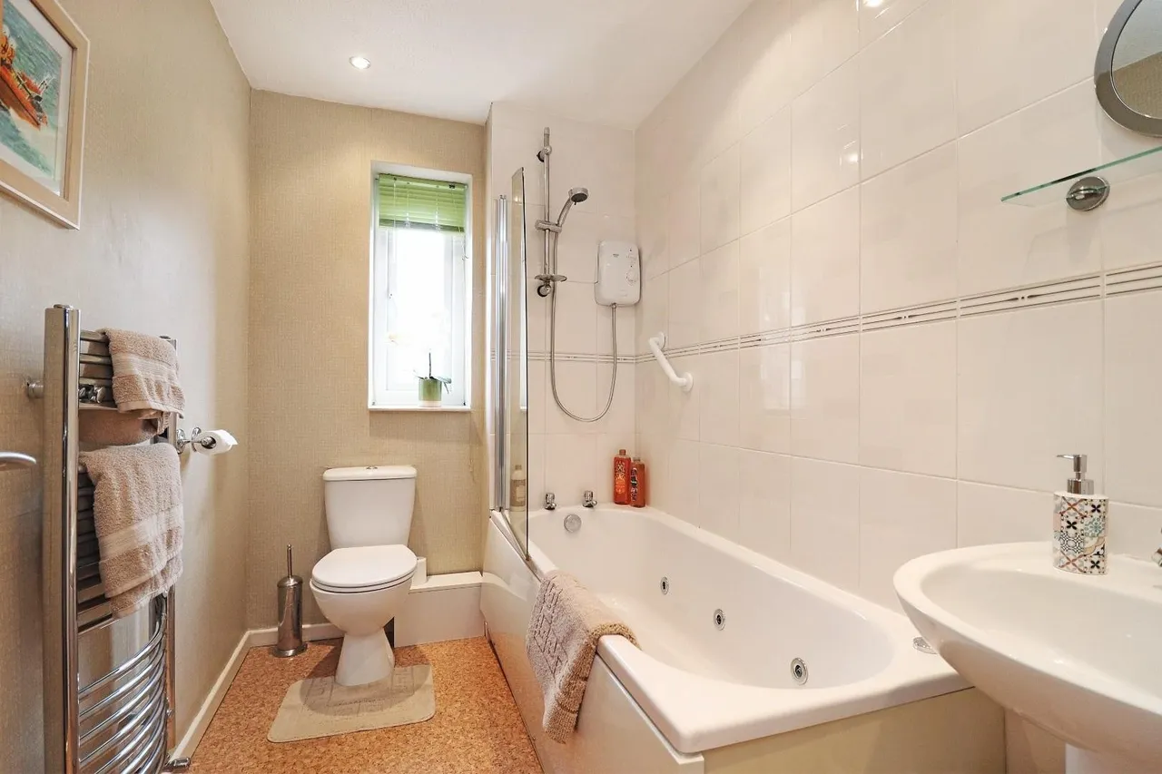 Abbotsford Grove, Timperley, Cheshire WA14 5AZ, photo 12