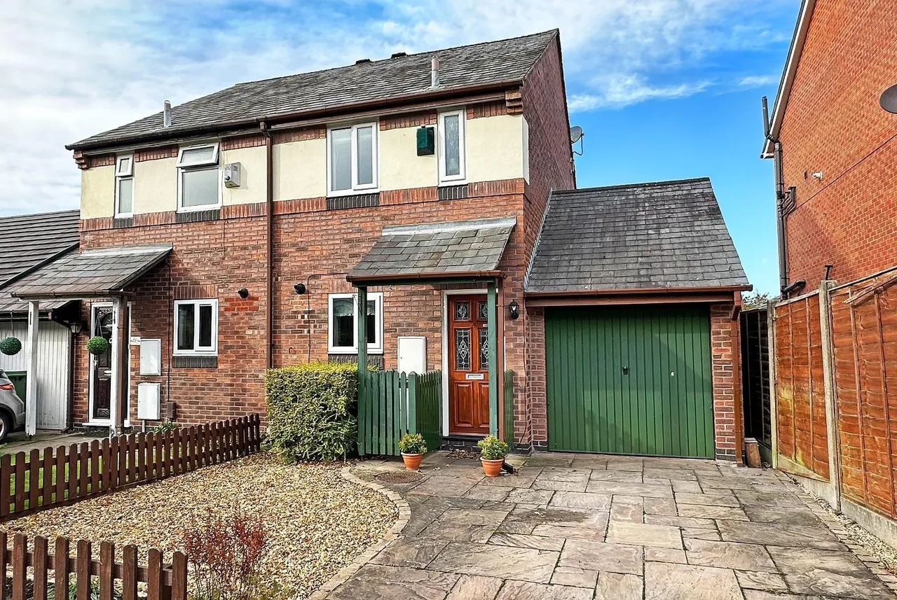 2 bed house for sale — Abbotsford Grove, Timperley, Cheshire WA14 5AZ
