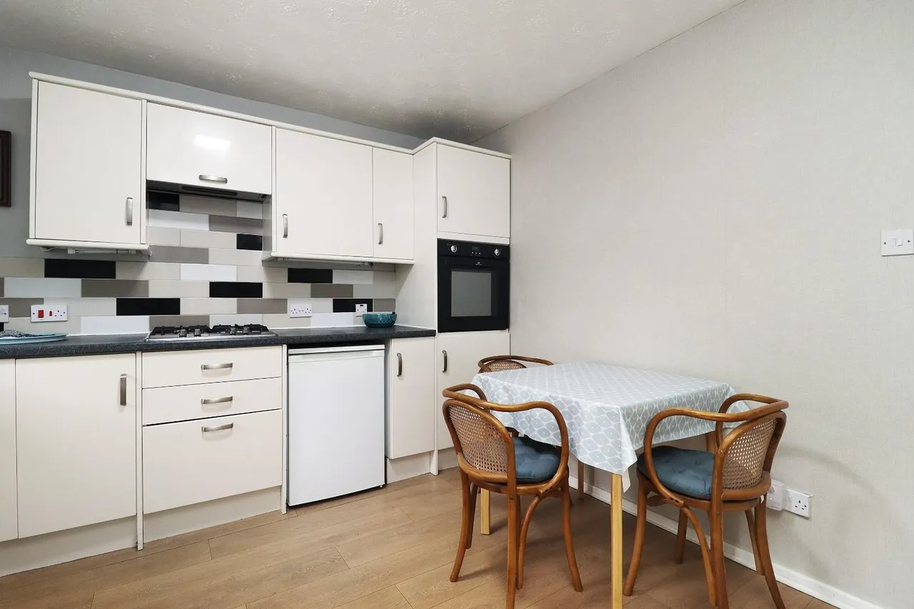Abbotsford Grove, Timperley, Cheshire WA14 5AZ, photo 17