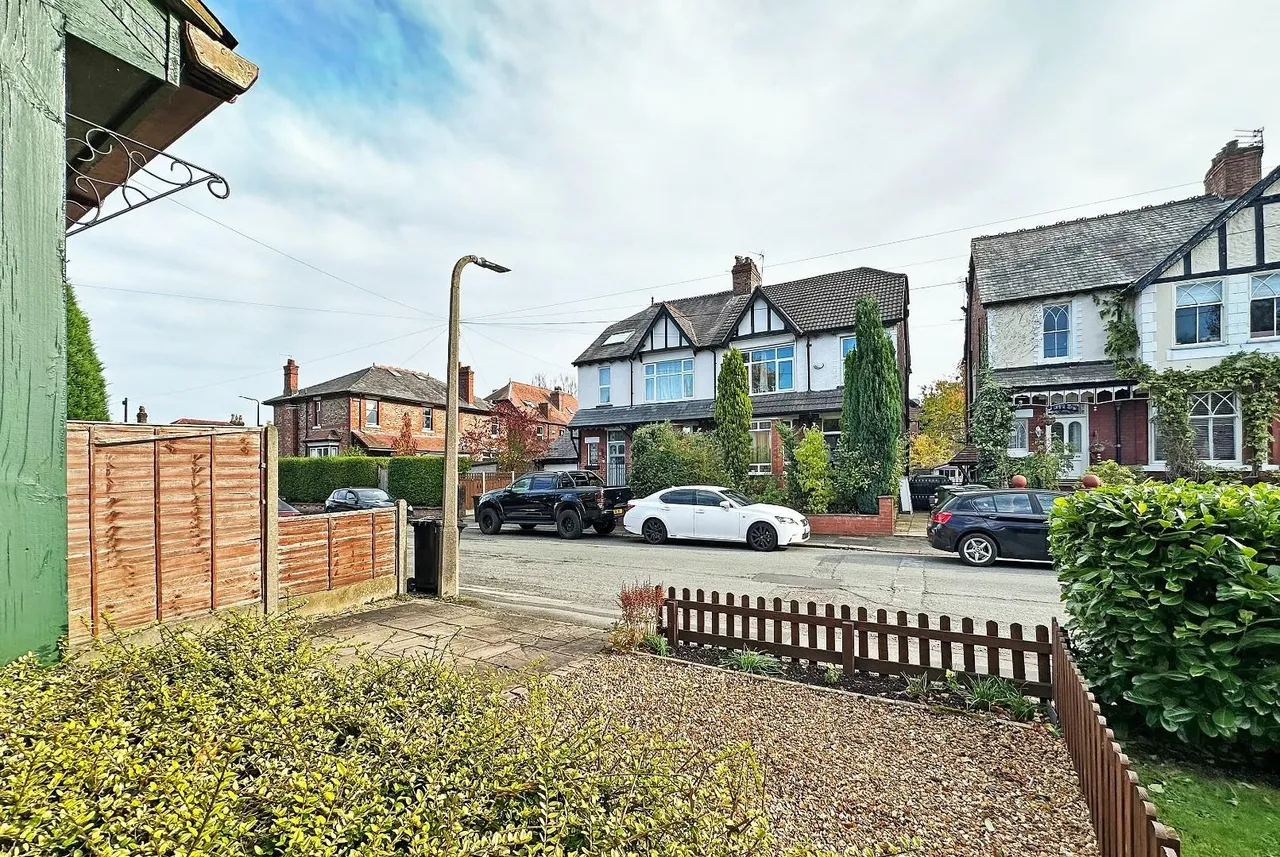 Abbotsford Grove, Timperley, Cheshire WA14 5AZ, photo 16