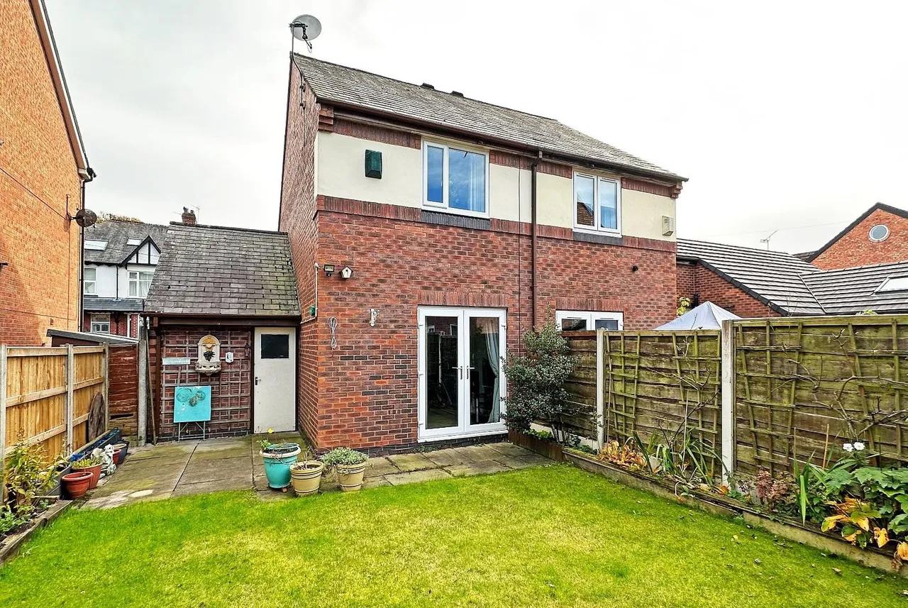 Abbotsford Grove, Timperley, Cheshire WA14 5AZ, photo 5