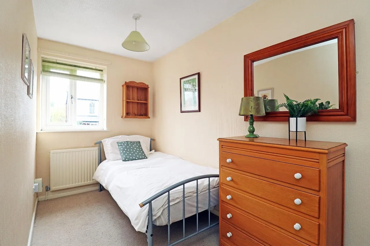 Abbotsford Grove, Timperley, Cheshire WA14 5AZ, photo 11