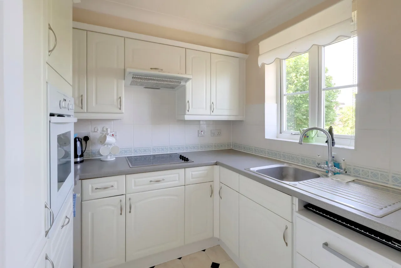 Flat 37, Mildred Court, Croydon, 26 Bingham Road, CR0 7EX, photo 4