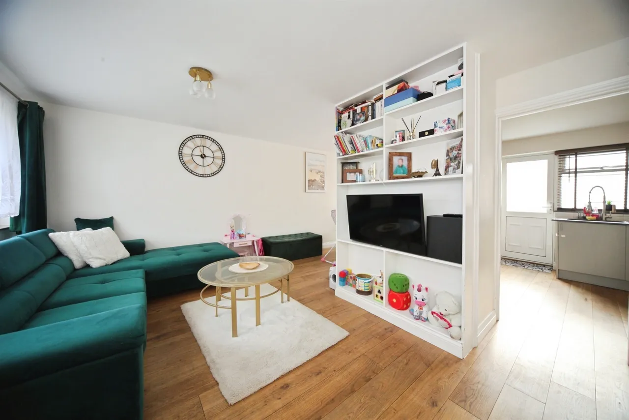 Julius Gardens, Luton, LU3, photo 4
