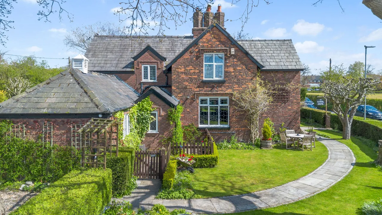 5 bed house for sale — School House Stretton Road, Stretton, Warrington, Warrington, WA4 4NT
