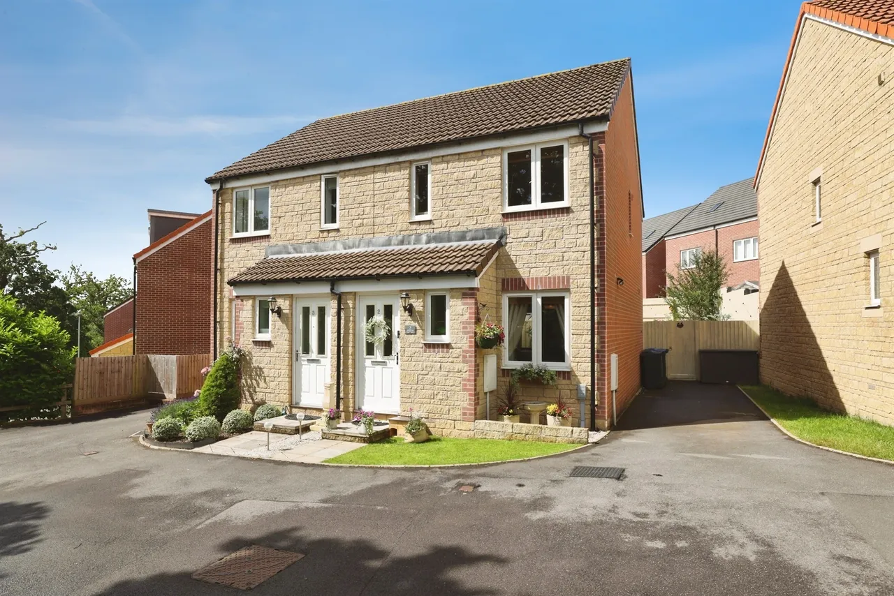 2 bed house for sale — Tyddyman Close, Chippenham