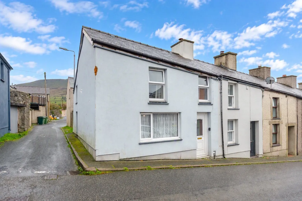 2 bed house for sale, New Street, Deiniolen
