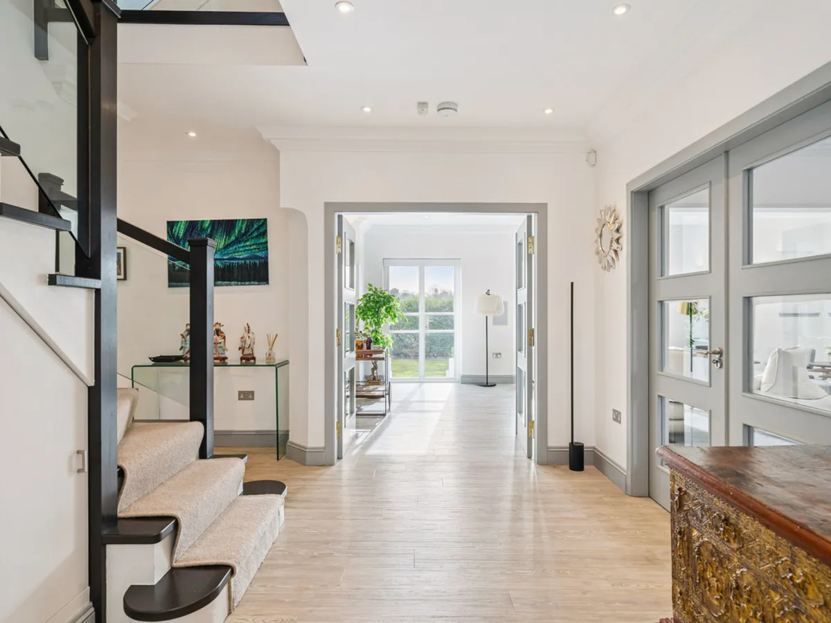 Esher Place Avenue, Esher, KT10, photo 2