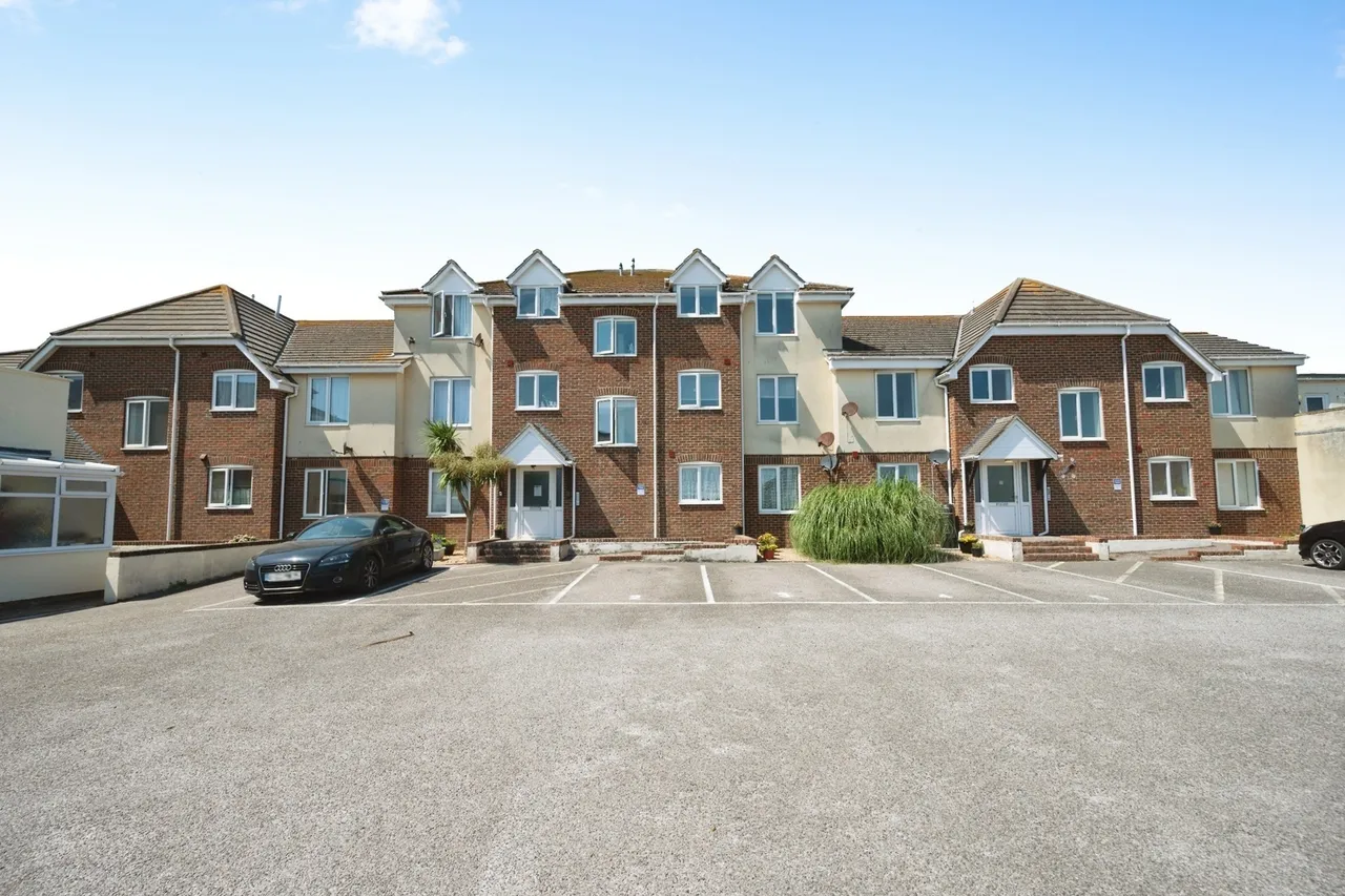 Southwood Road, Hayling Island, PO11, photo 18