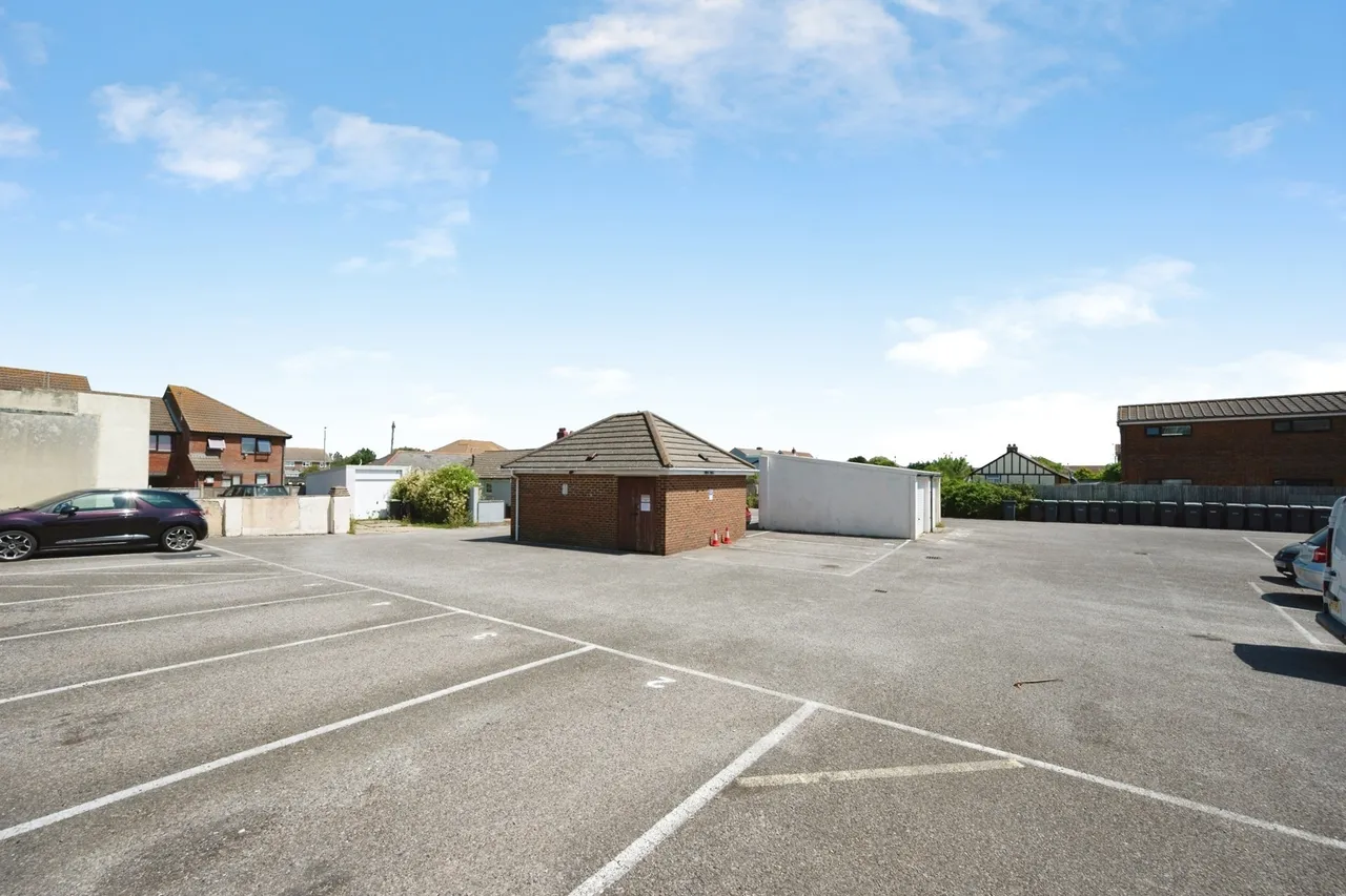 Southwood Road, Hayling Island, PO11, photo 14