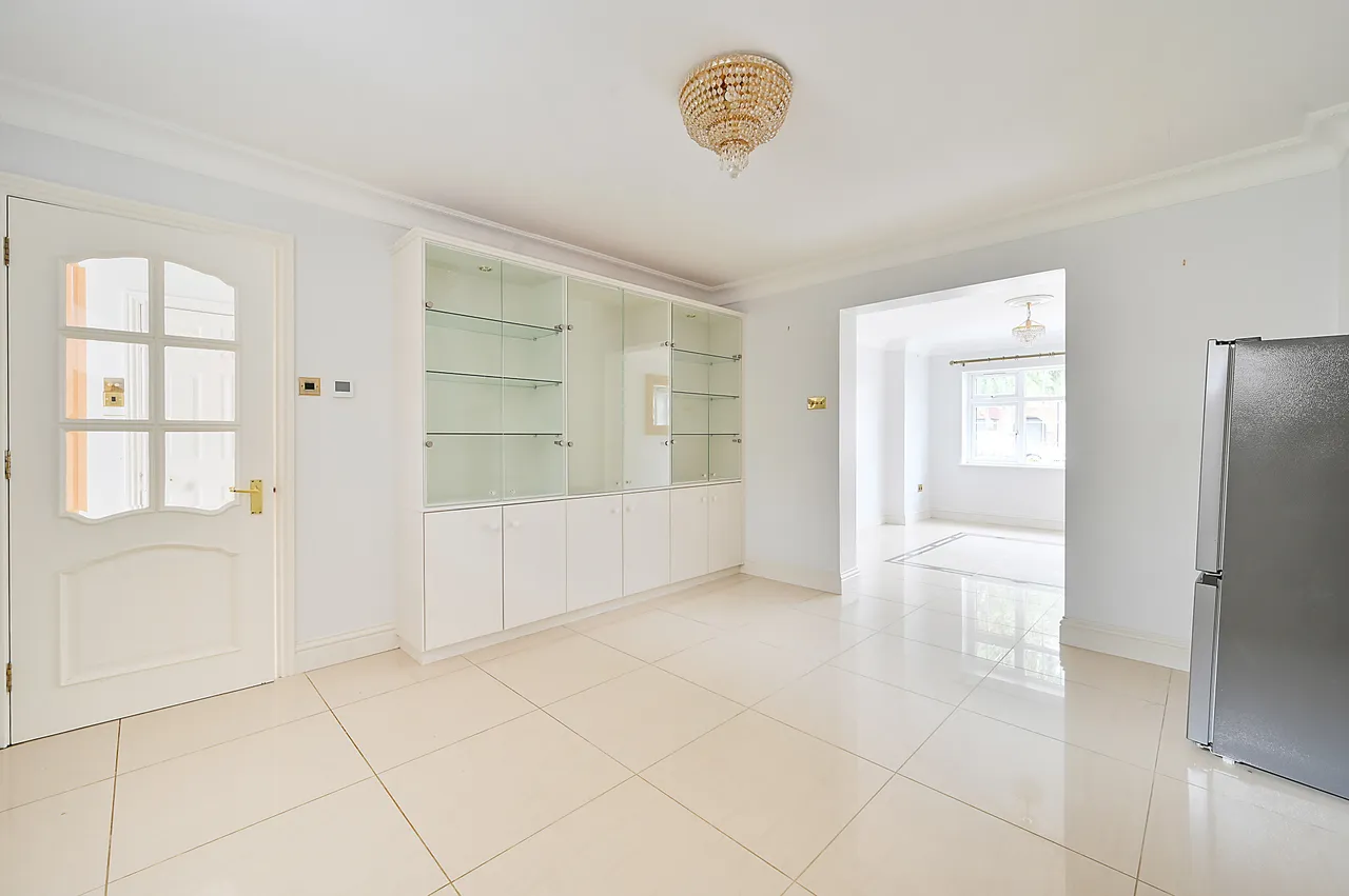 2 Hampton Court Avenue, East Molesey, photo 11