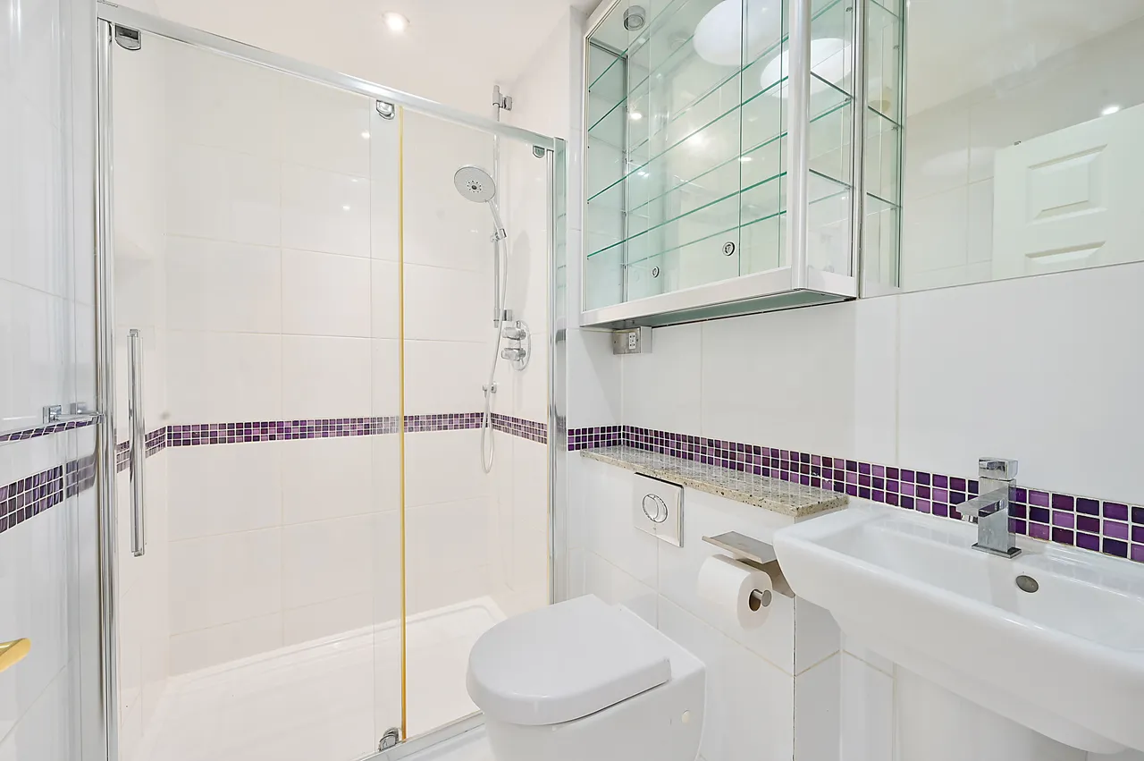 2 Hampton Court Avenue, East Molesey, photo 12