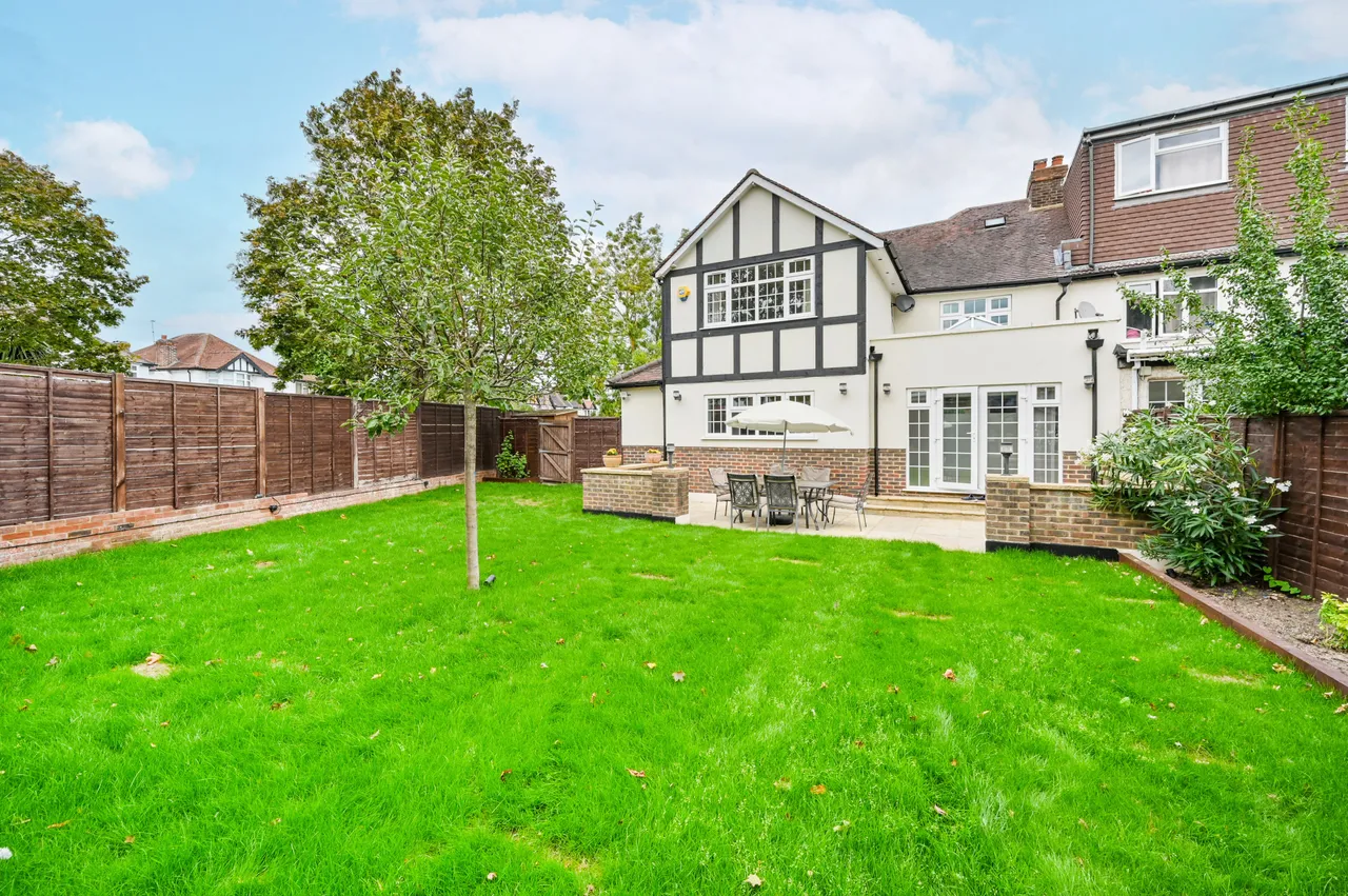 2 Hampton Court Avenue, East Molesey, photo 5