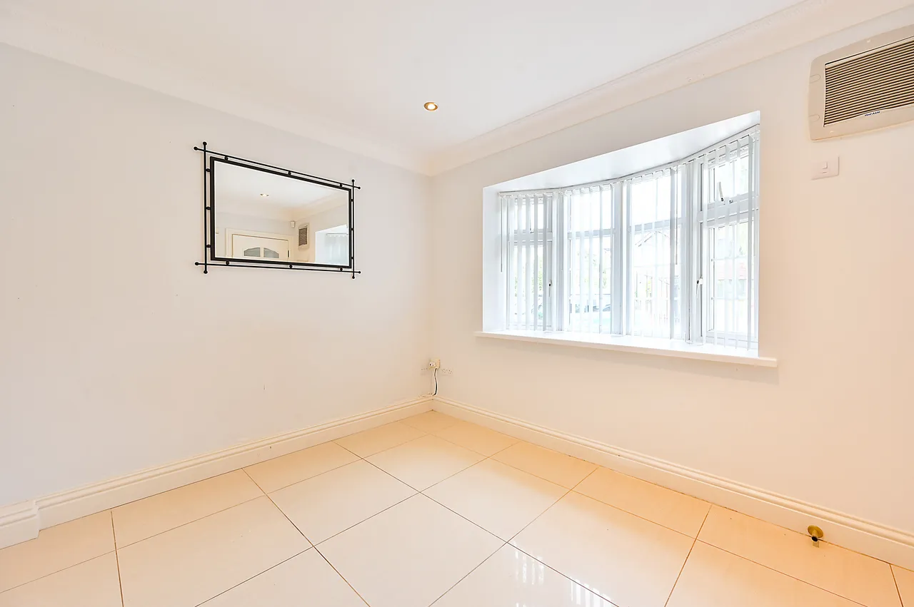 2 Hampton Court Avenue, East Molesey, photo 6