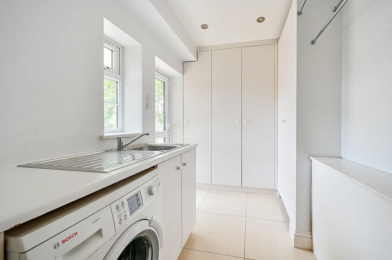 2 Hampton Court Avenue, East Molesey, photo 9
