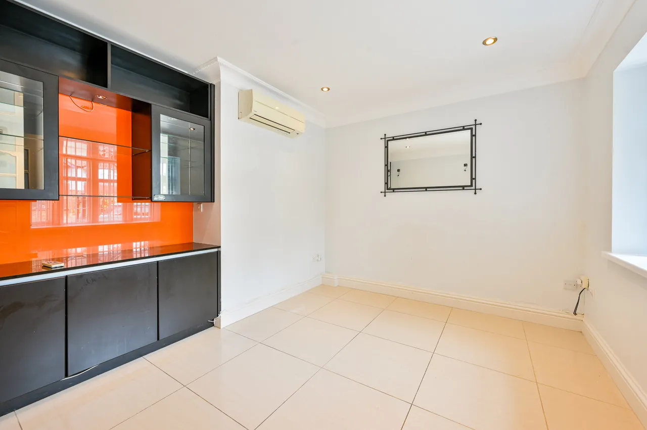 2 Hampton Court Avenue, East Molesey, photo 8