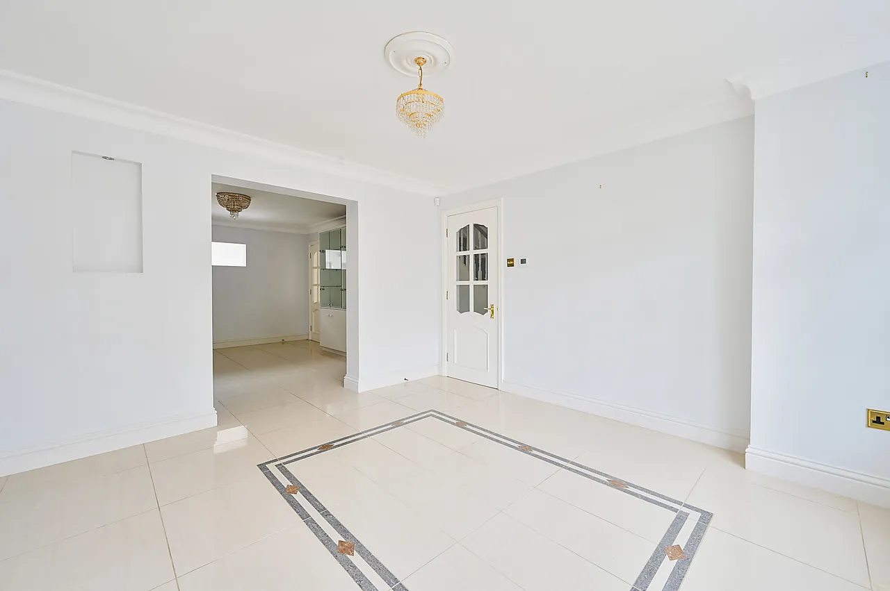 2 Hampton Court Avenue, East Molesey, photo 7