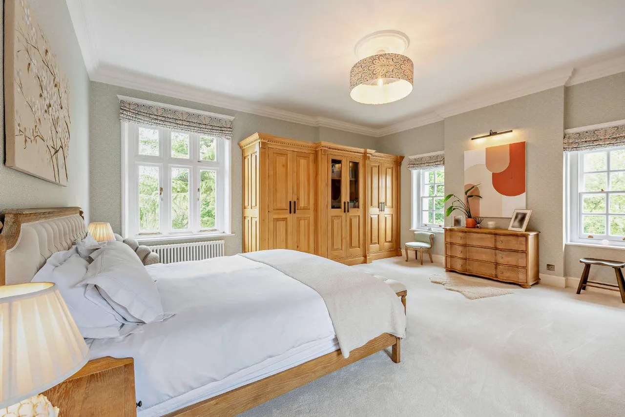 Bognor Road, Broadbridge Heath, Horsham, West Sussex, RH12 3PT, photo 10