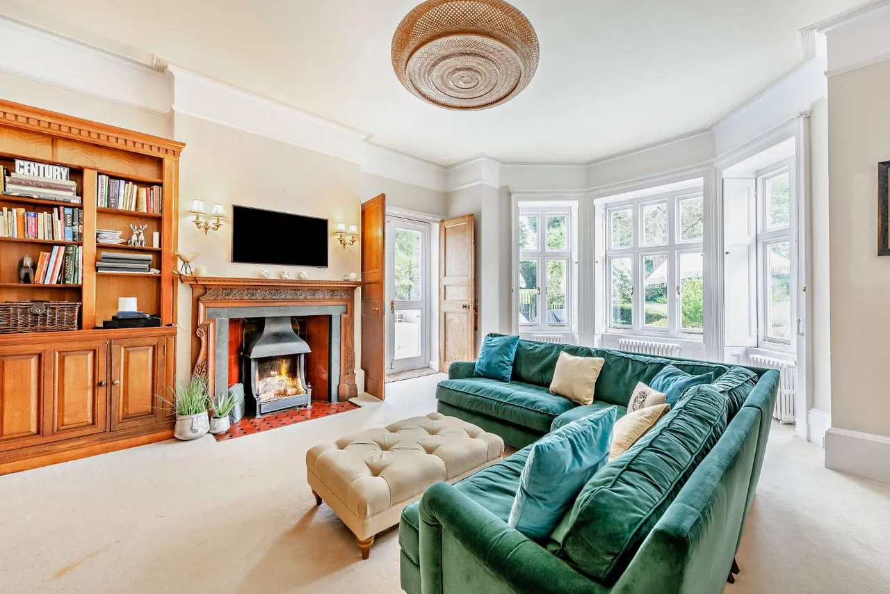 Bognor Road, Broadbridge Heath, Horsham, West Sussex, RH12 3PT, photo 8