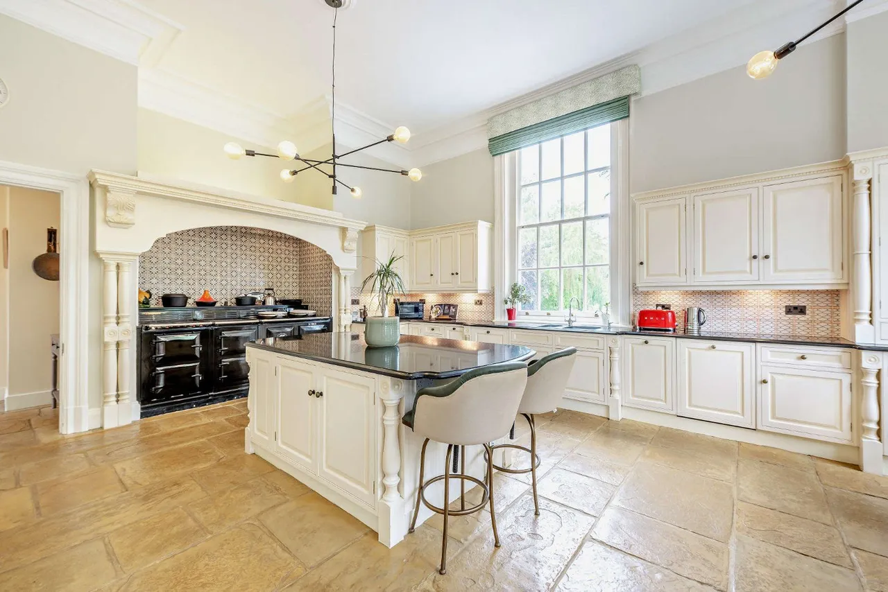 Bognor Road, Broadbridge Heath, Horsham, West Sussex, RH12 3PT, photo 5