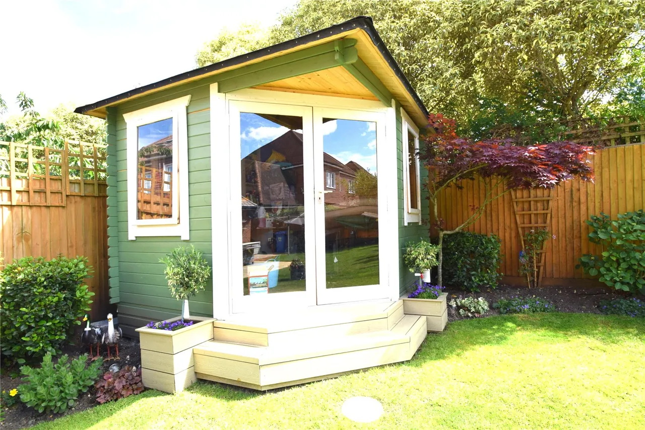 Cuckoo Crescent, Blackwater, Camberley, Hampshire, GU17 0SB, photo 16