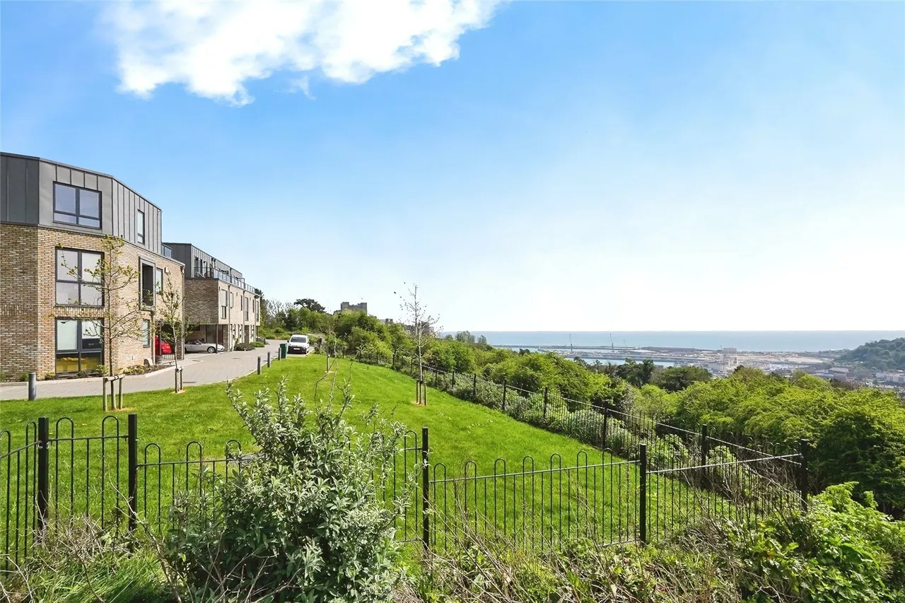 Guston Heights, Guston, Dover, Kent, CT15, photo 8
