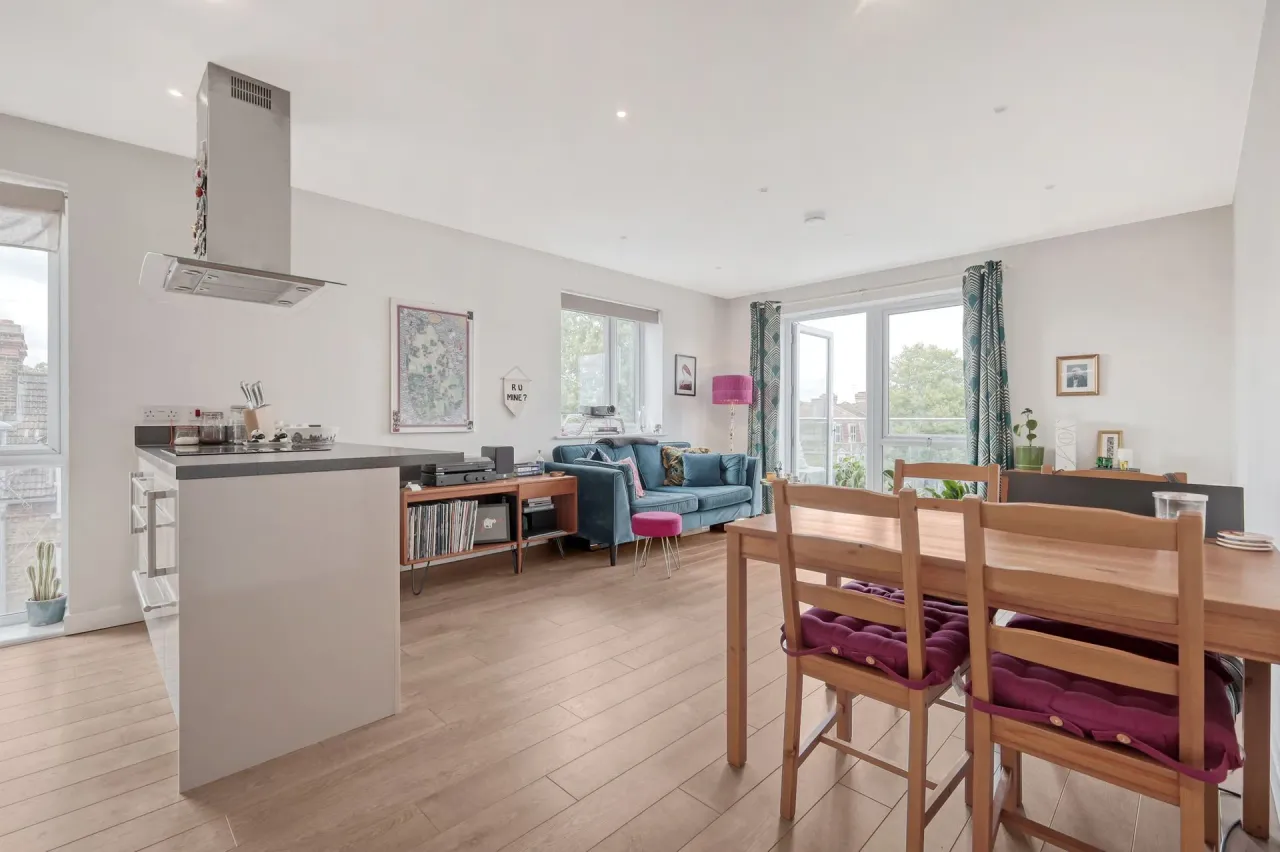 Locke House, High Road Leyton, E10, photo 2