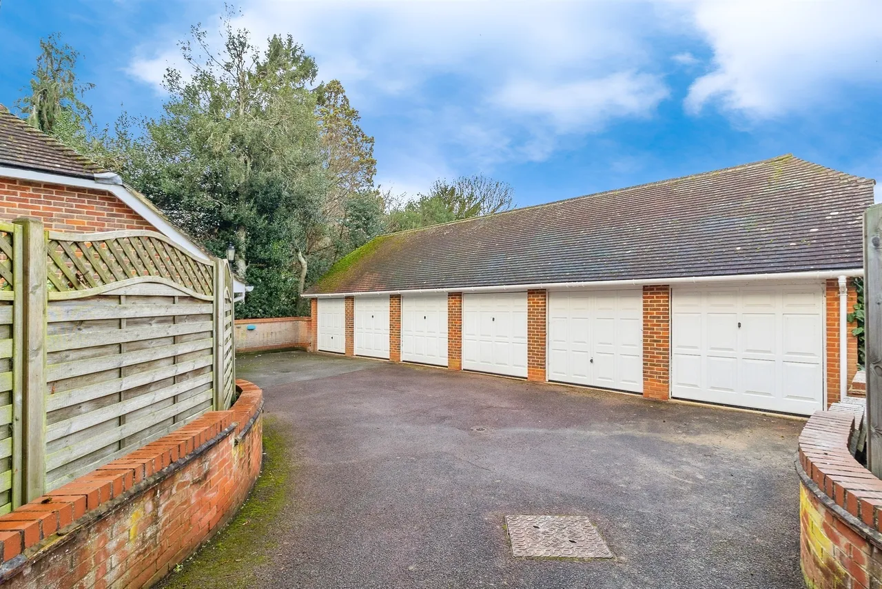 Dunsley Place, Tring, HP23, photo 20