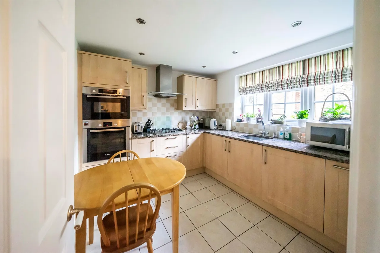 Dunsley Place, Tring, HP23, photo 4