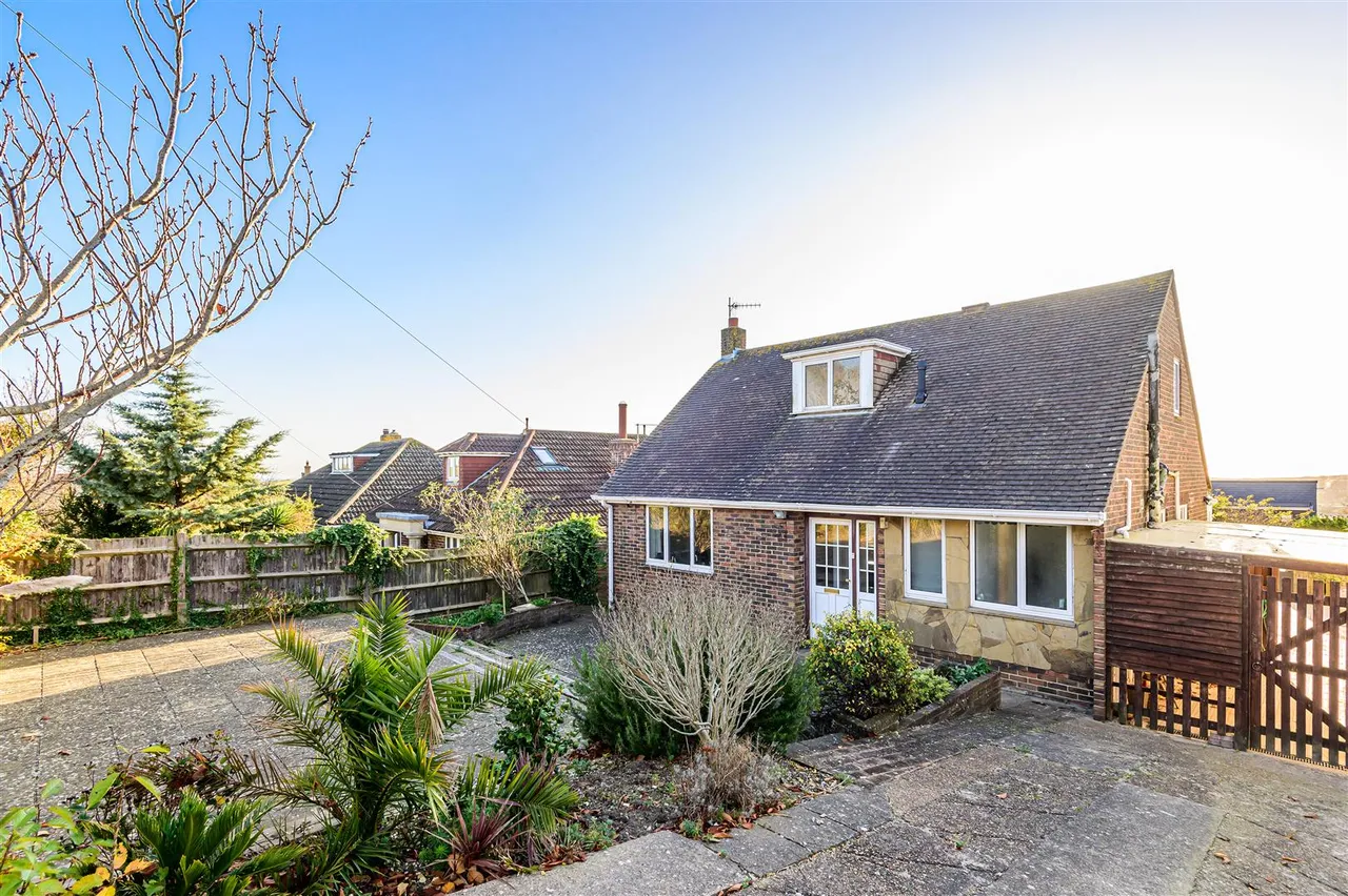 3 bed house for sale, Fairholme Road, Newhaven