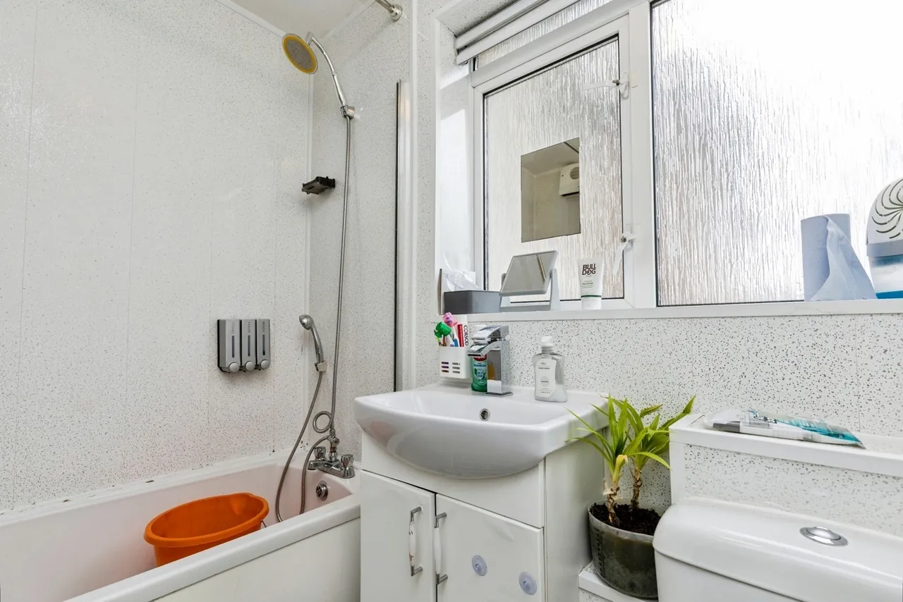 Highams Hill, Crawley, RH11, photo 8