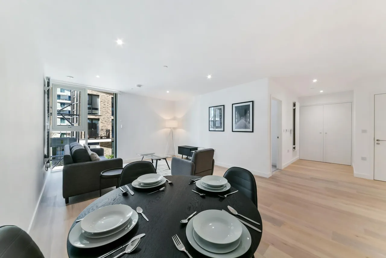 1 bed flat to rent, Carrick House, Royal Wharf, E16