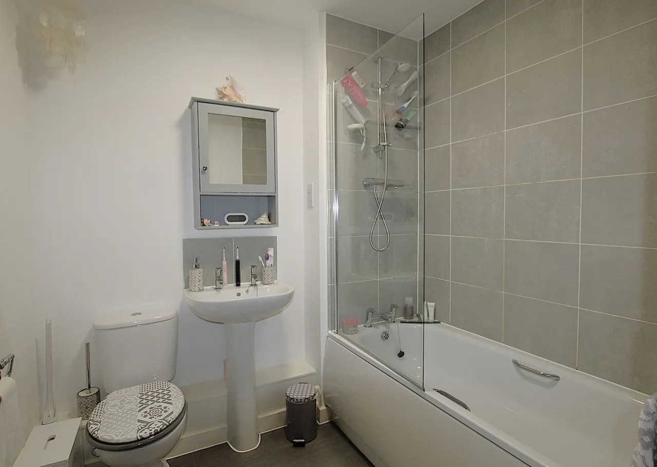 Marjoram Avenue, Cranleigh, GU6, photo 8