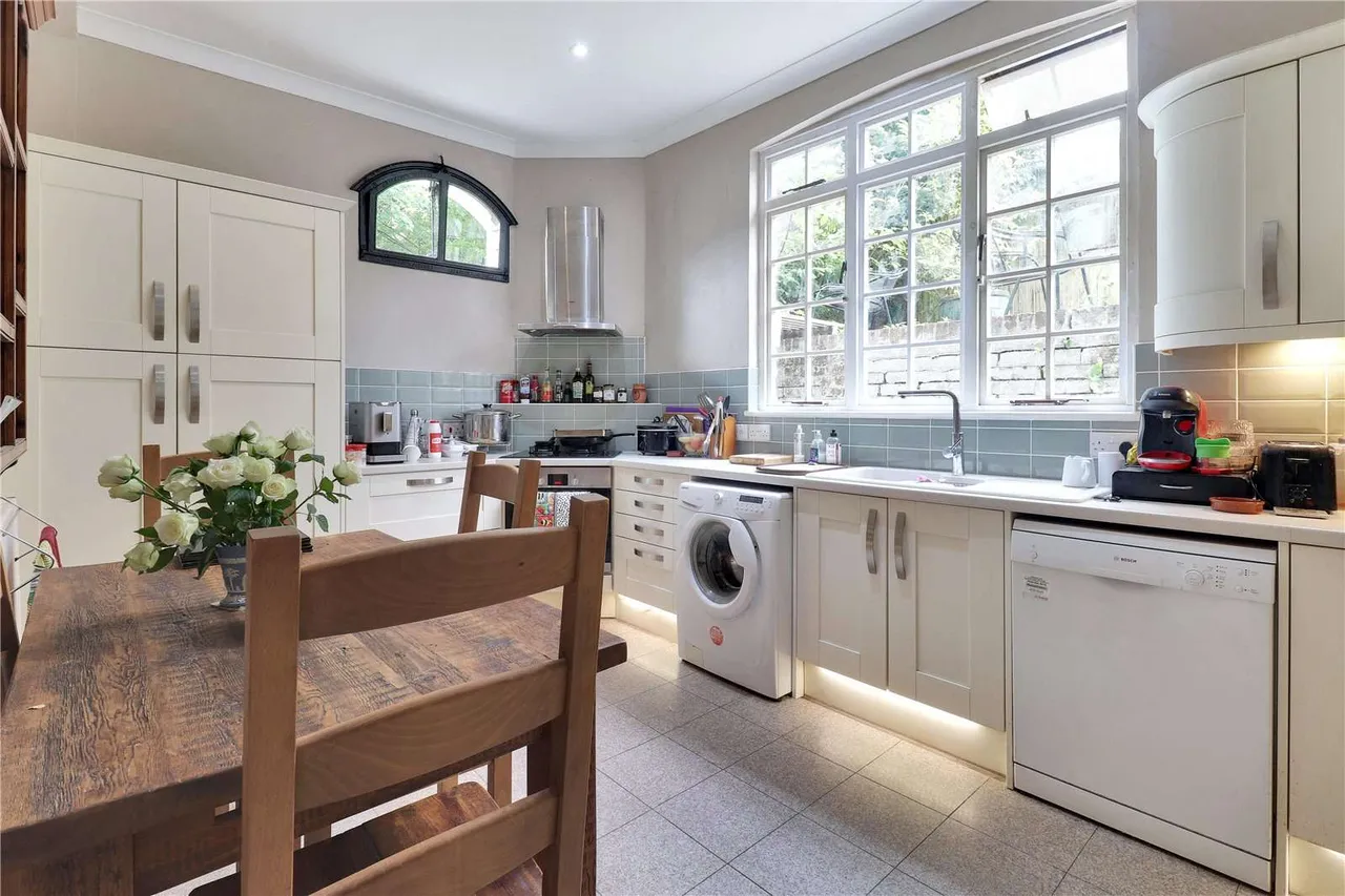 Broadwater Down, Tunbridge Wells, Kent, TN2 5NX, photo 7