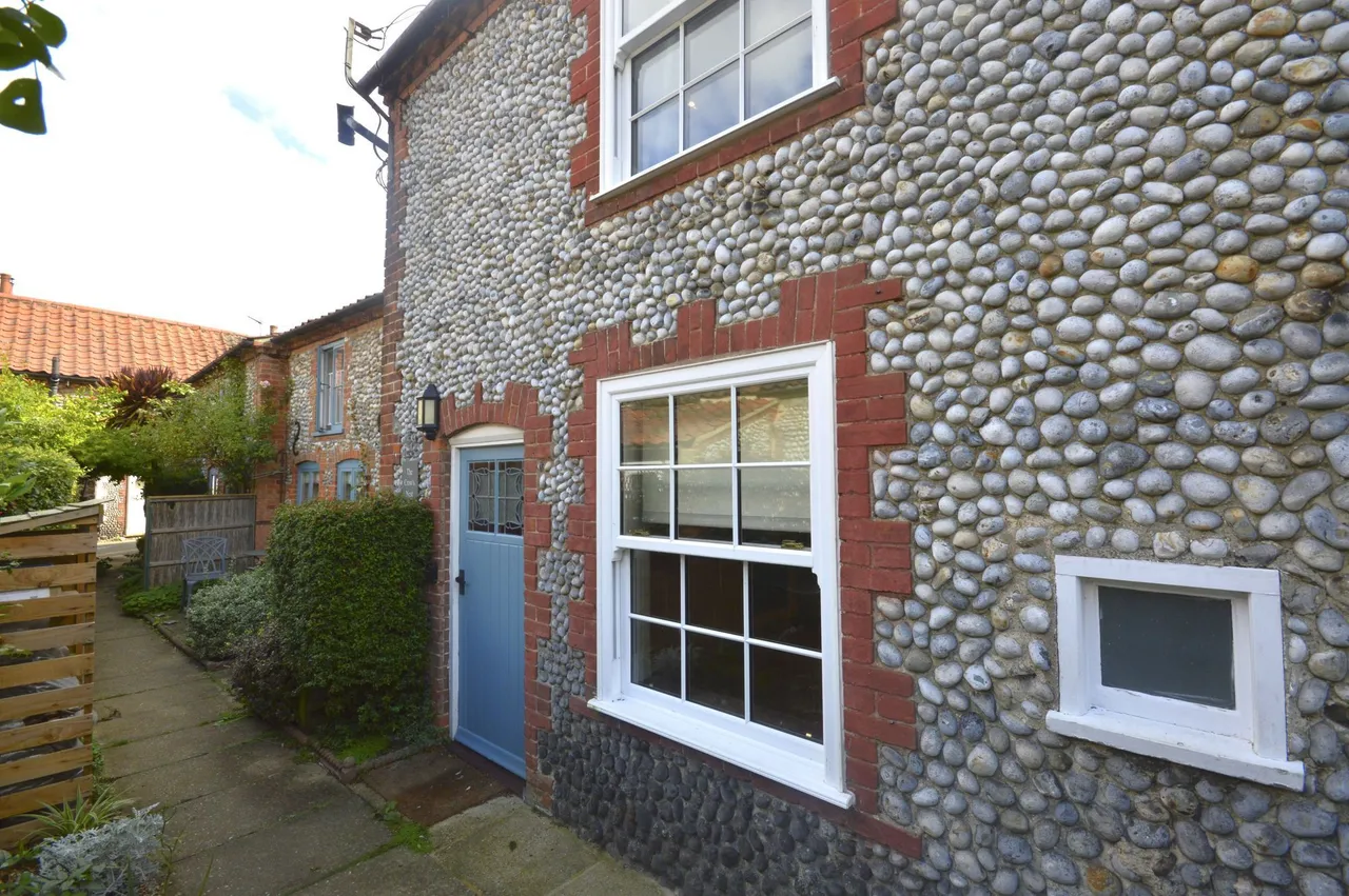 1 bed property to rent, Blakeney