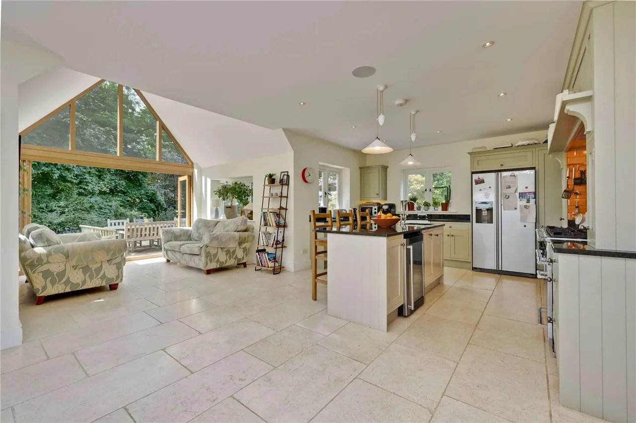 Lodge Hill Road, Lower Bourne, Farnham, Surrey, GU10 3RD, photo 12