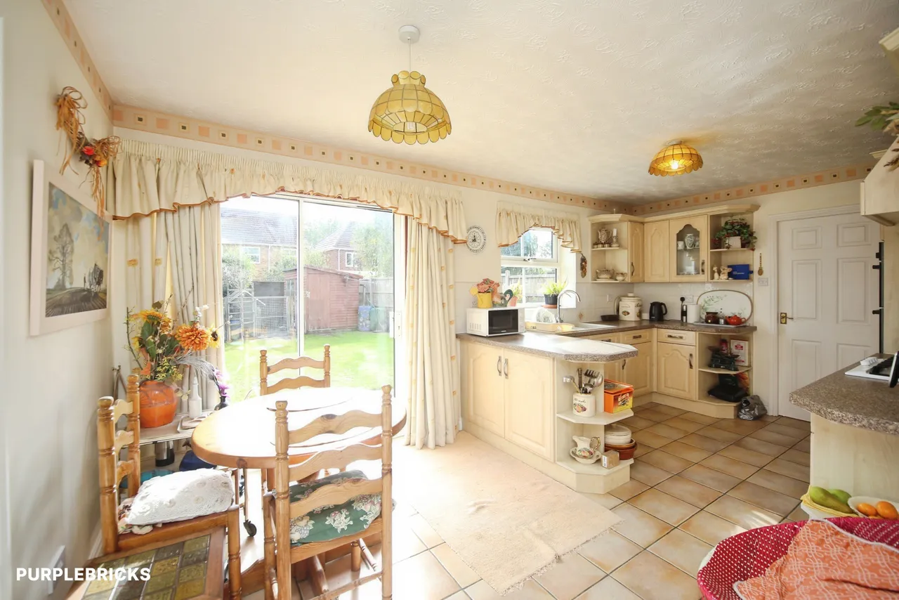 Johns Close, Studley, B80, photo 12