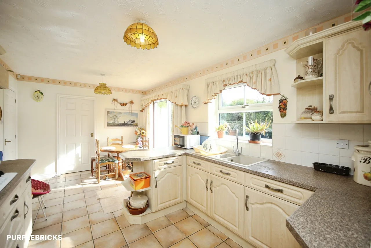 Johns Close, Studley, B80, photo 11