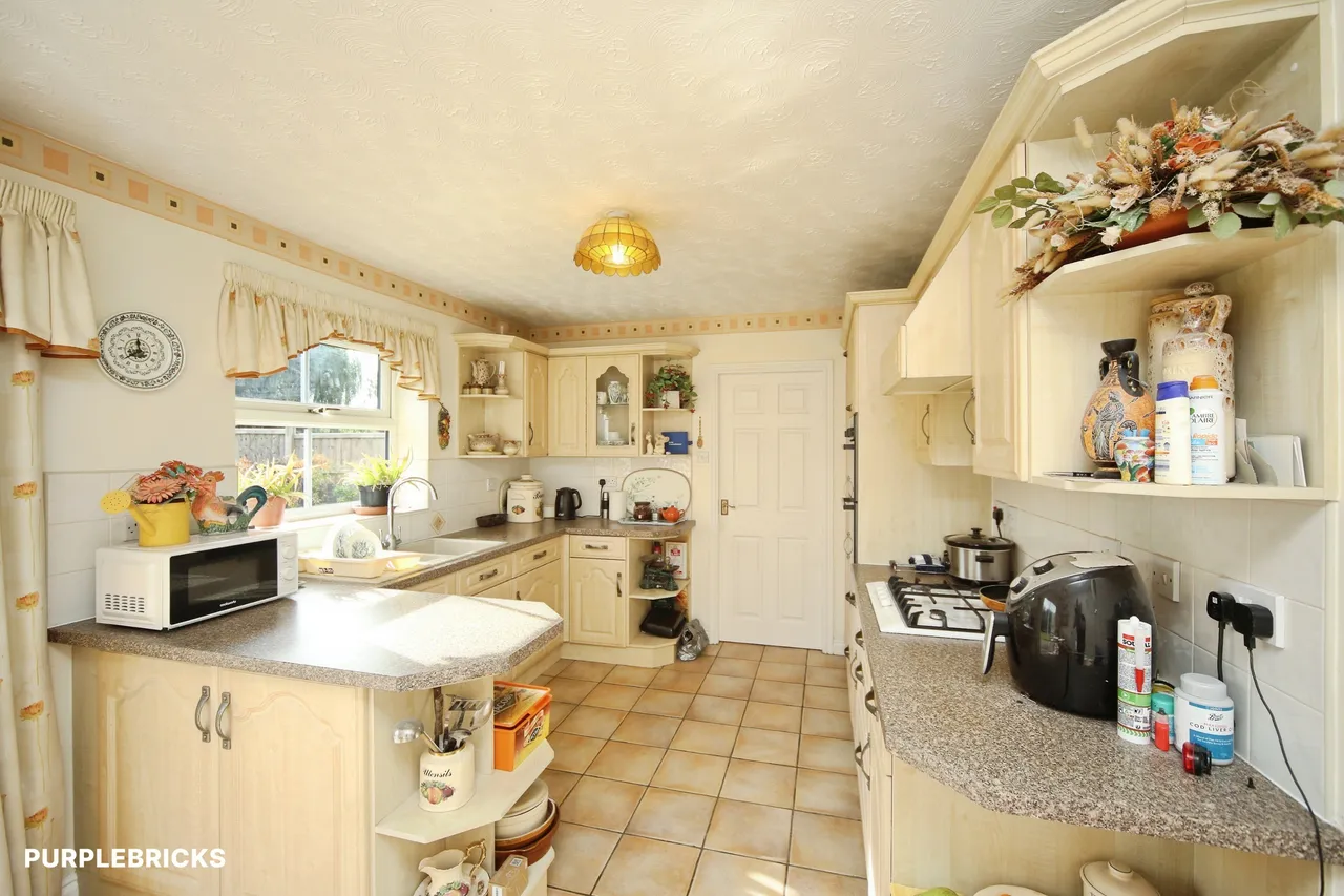 Johns Close, Studley, B80, photo 13