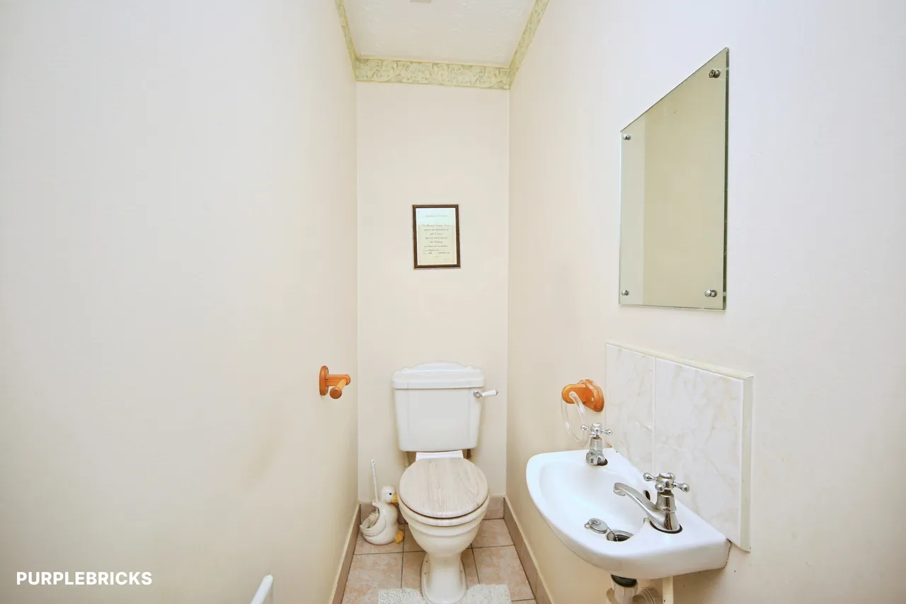 Johns Close, Studley, B80, photo 28