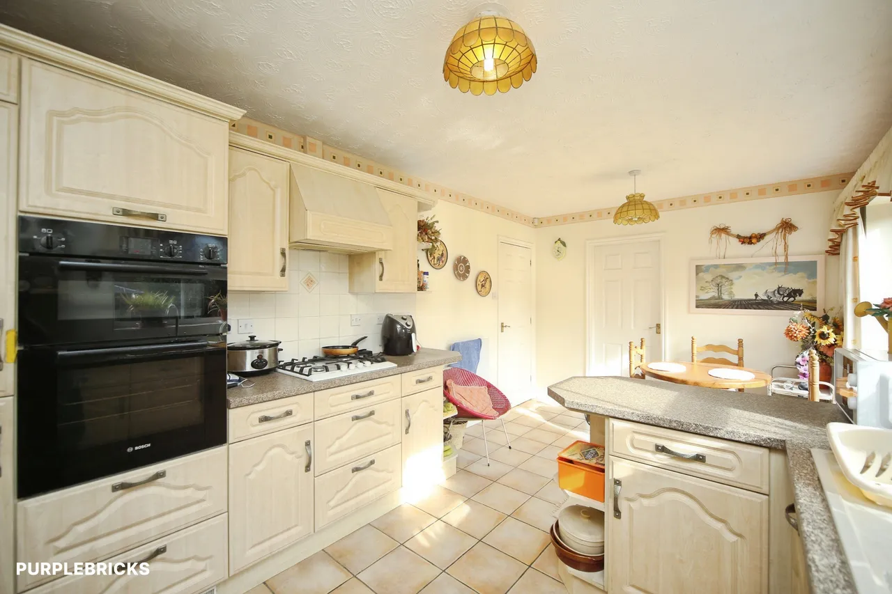 Johns Close, Studley, B80, photo 10