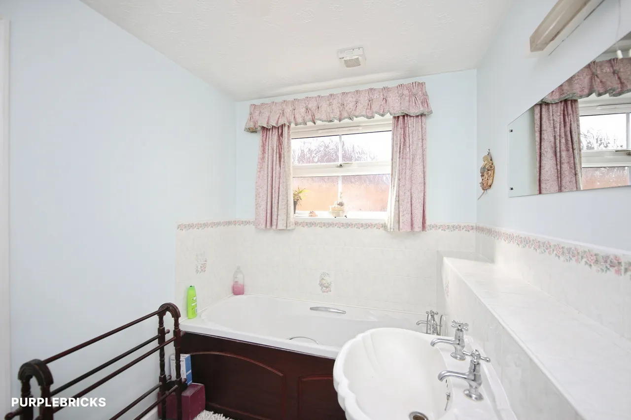 Johns Close, Studley, B80, photo 24