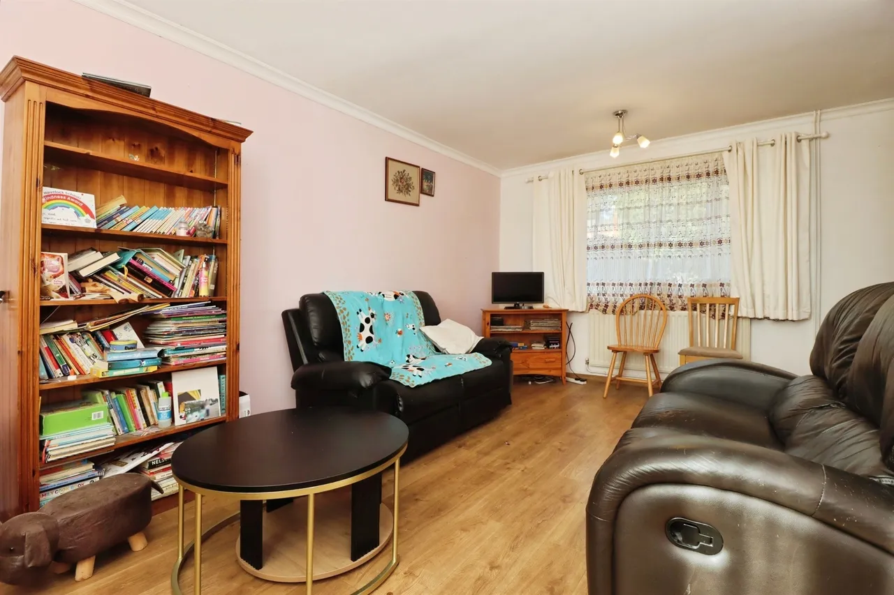 Alder Close, Desborough, NN14, photo 3