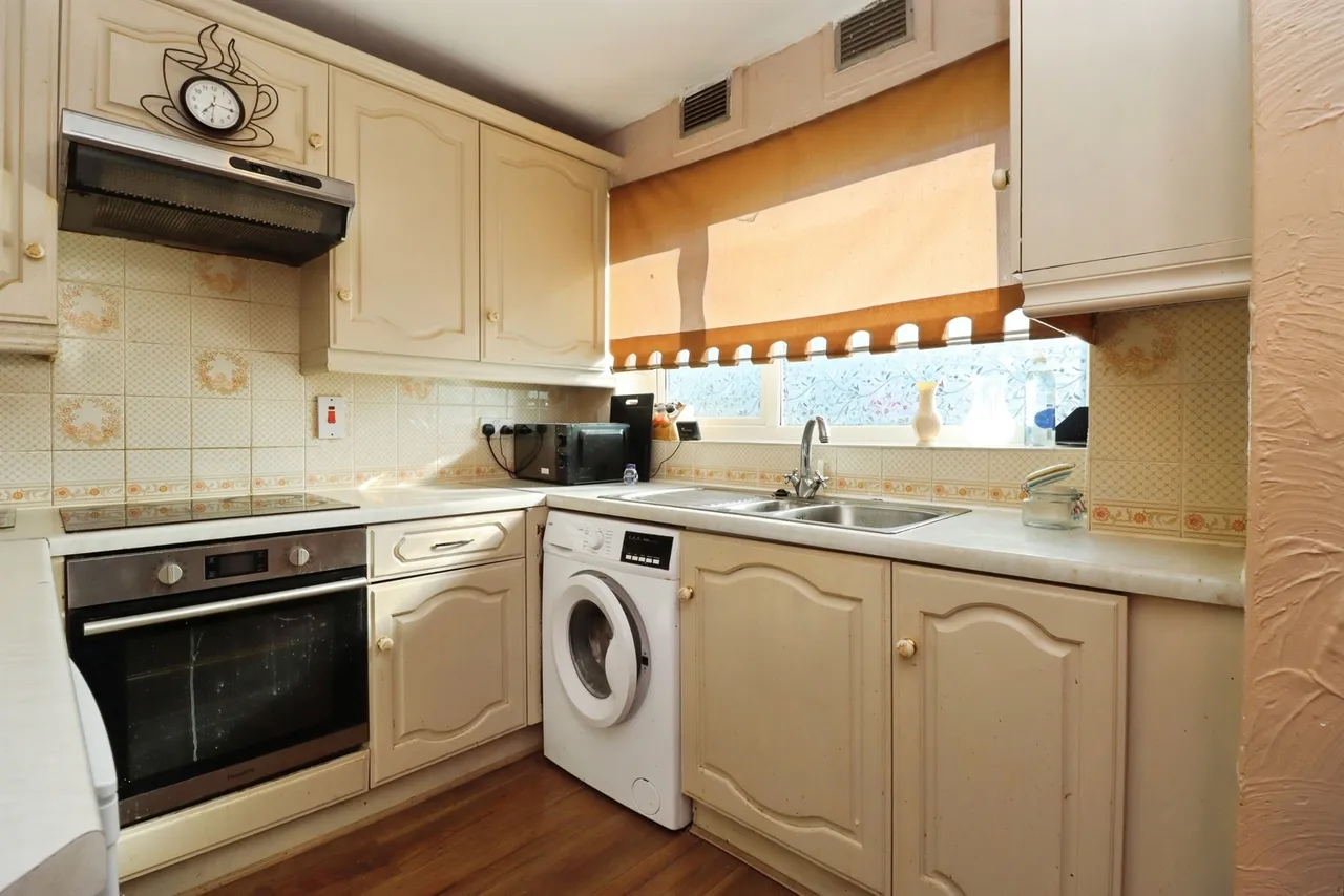 Alder Close, Desborough, NN14, photo 4