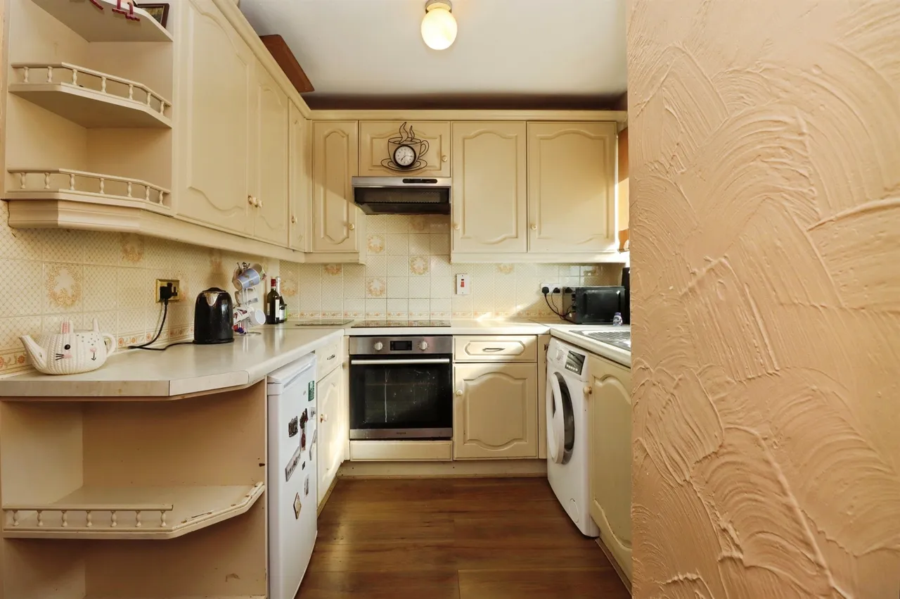 Alder Close, Desborough, NN14, photo 6