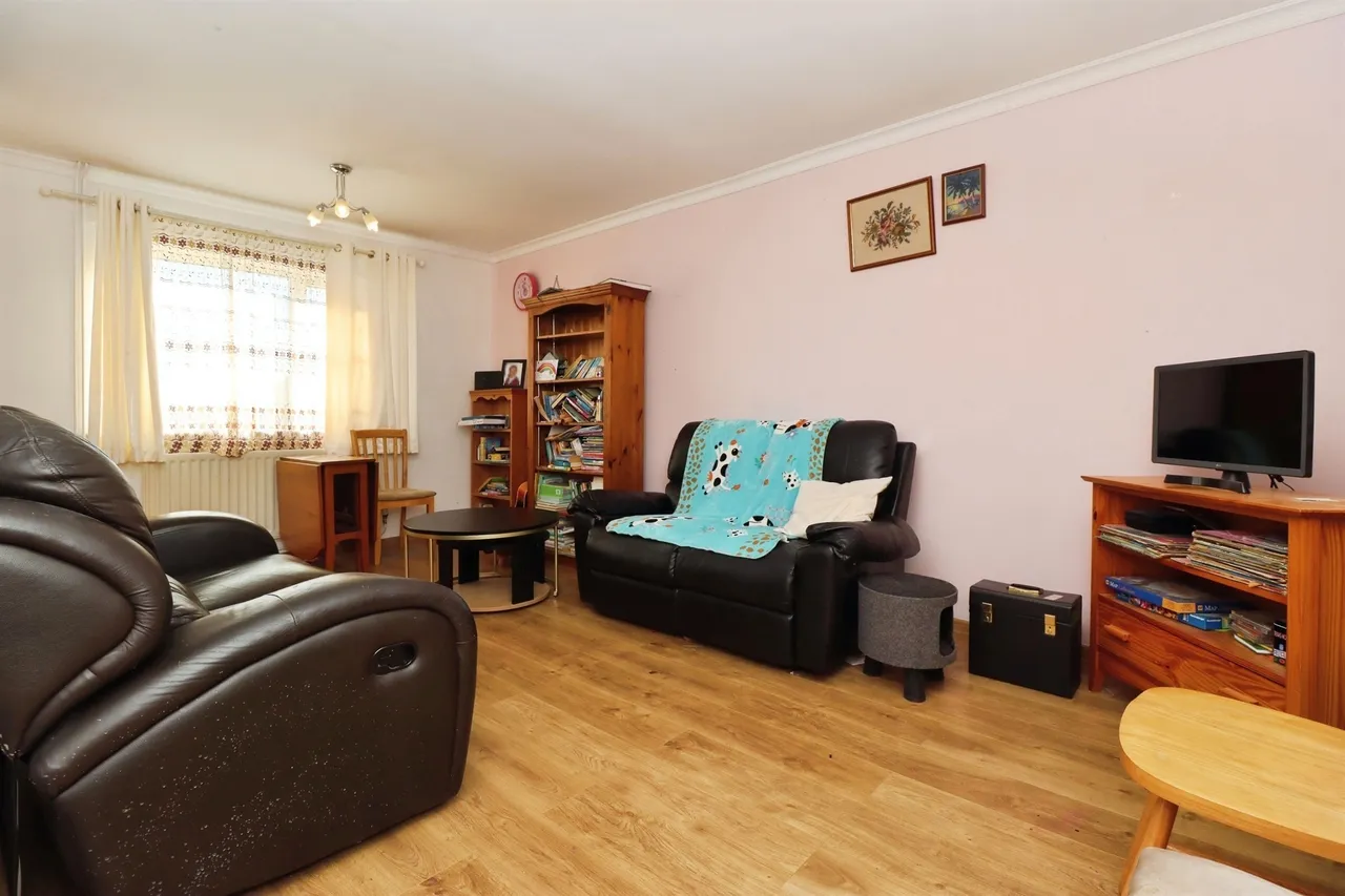 Alder Close, Desborough, NN14, photo 5