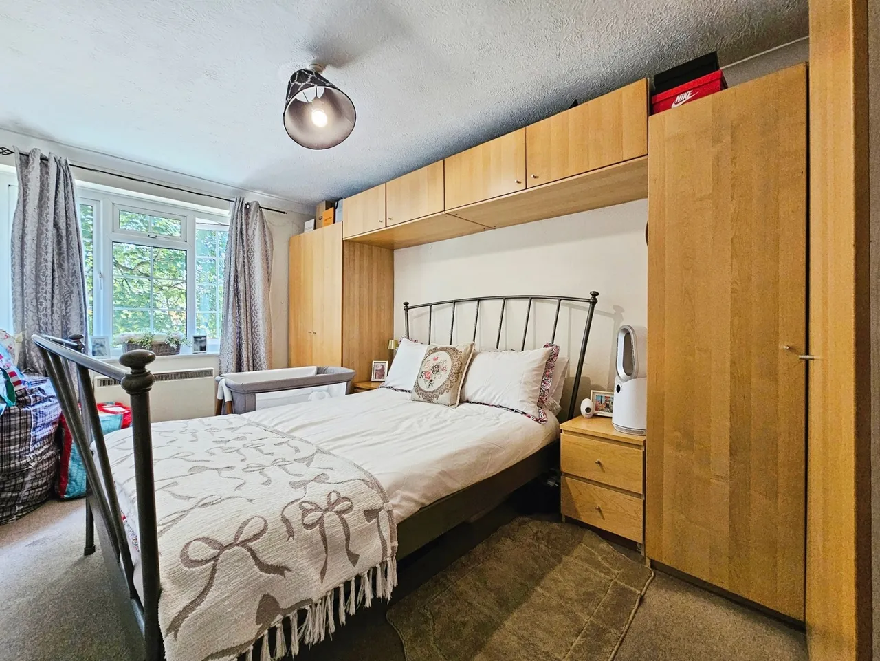 Waters Drive, Staines-upon-Thames, TW18, photo 3