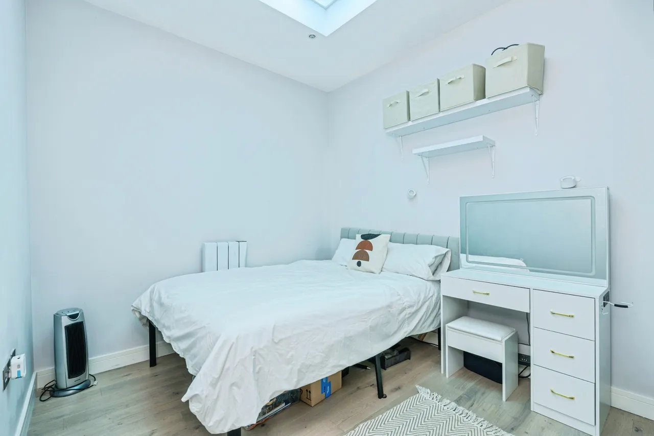 Albert Drive, Woking, GU21, photo 3